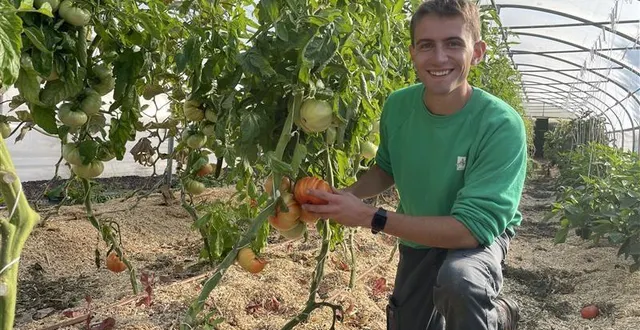 photo  baptiste rosel, 19 ans, est le tout nouveau maraîcher recruté par terres d’argentan interco, en juillet 2024.  &copy;  ouest-france 