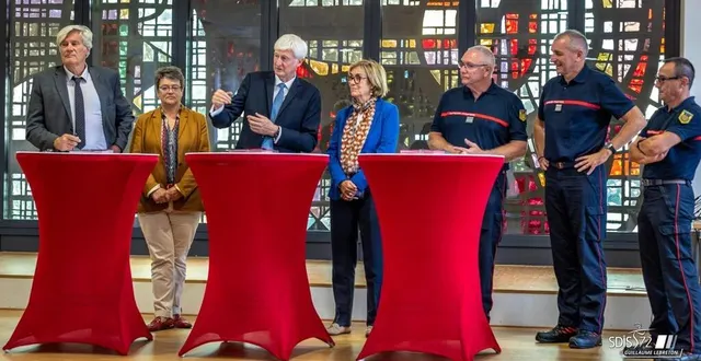 photo  la signature, lundi 16 septembre 2024, de la convention du congrès national des sapeurs-pompiers de france 2025.  &copy;  sdis 72 