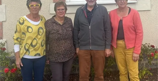 photo  la maire martine couet, michèle boivin, didier pommier et elyane léveillé.   &copy;  le maine libre 