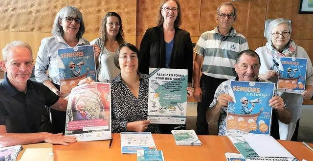 photo  de gauche à droite assis : philippe auduc, audrey bidault-diallo, jean-claude brunet, en haut eve sans, hélène leray, katia bée, michel ménard, et élise poirrée.   &copy;  le maine libre 