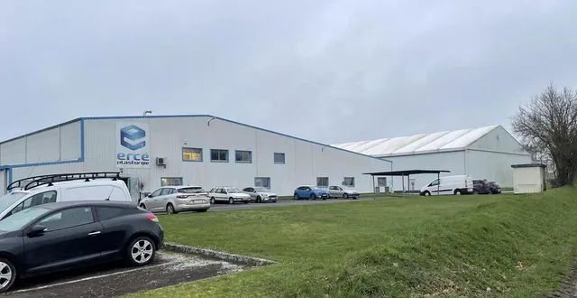 photo  à athis-de-l’orne (commune déléguée d’athis-val-de-rouvre), ercé plasturgie emploie une quarantaine de personnes.  &copy;  ouest-france /archives 