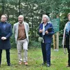 photo nicolas leudière, maire de sablé-sur-sarthe, laurent hubert, maire de villaines-sous-malicorne, martine crnkovic, maire de louailles, et nadine grelet-certenais, maire de la flèche, réunis lundi 23 septembre 2024, sur une nouvelle aire de pique-nique de la zone ouest park.