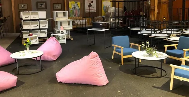 photo  dans le cadre d’un partenariat entre emmaüs france avec le comité d’organisation des jeux olympiques et paralympique de paris 2024, la communauté emmaüs d’angers met en vente une collection exclusive de mobilier provenant du village olympique, dès ce mercredi et jusqu’à épuisement des stocks, sur son site de saint-jean-de-linières.  &copy;  ouest-france 