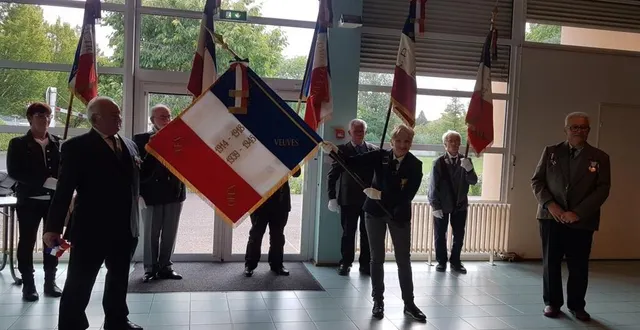 photo  marie-christine tardif, l’une des deux porte-drapeaux féminines de la section locale.  &copy;  le maine libre 