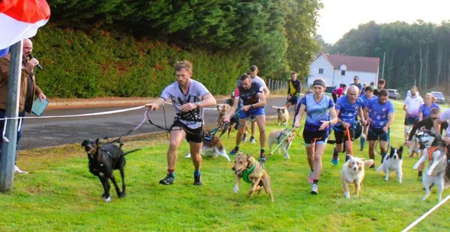 photo  samedi, à 9 h, dix-neuf couples chien-coureur se sont élancés sur les sentiers environnants pour une course de 5 km.  &copy;  ouest-france. 