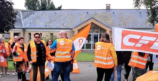 photo  un rassemblement de salariés s’est tenu devant l’entrée de l’établissement.  &copy;  ouest-france 