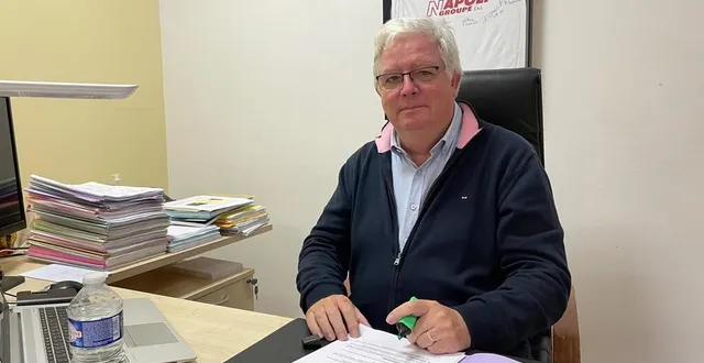 photo  yves goasdoué, le maire de flers, dans l’orne répond aux questions des lecteurs et lectrices de ouest-france.  &copy;  ouest-france 
