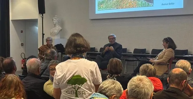 photo  le maire du mans a répondu à de nombreuses questions, dont celles de militants écologistes.  &copy;  le maine libre 