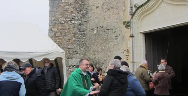 photo  le père vincent artarit (ici en janvier 2024 à la chapelle sainte-emérance de la pouëze) confirme la suppression de l’office dominical à candé.  &copy;  archives ouest-france 