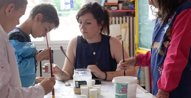 photo  boëssé-le-sec, juin 2024. sophie lesiourd, lors d’un atelier d’initiation en juin dernier à l’école élémentaire de boëssé-le-sec.  &copy;  le maine libre 