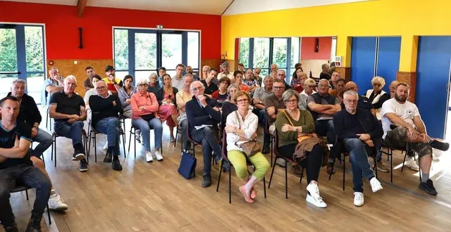 photo  même si parfois les échanges entre certains riverains et agriculteurs ont été vifs, le climat est resté respectueux et serein.  &copy;  le maine libre 