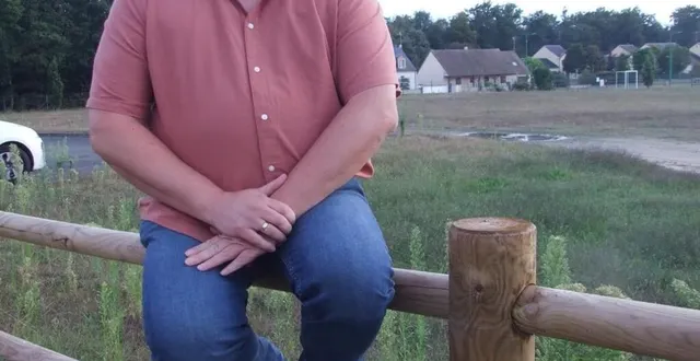 photo  sasja attend son camion en cours de finition de décoration  &copy;  ouest-france 