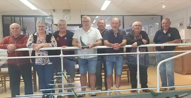 photo  la finale pour la qualification du challenge départemental des caves robert-et-marcel du secteur 3 avait lieu le samedi 21 septembre dans la société du président du secteur, jean-pierre gaurion, à la liberté de saint-melaine. vingt-quatre équipes étaient engagées. l’équipe de valanjou, composée de michel froger et de bruno richard, s’est qualifiée en battant celle de philippe et josiane macé de saint-pierre de mûrs-érigné, sur le score de 12 à 2. elle ira défendre les couleurs du secteur 3, les 16 et 17 novembre prochains, dans les jeux de la ville d’angers.  &copy;  co 