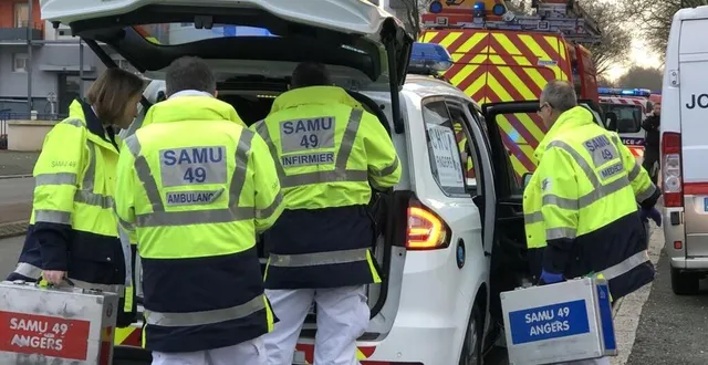 photo  les urgentistes du samu ont déclaré le décès du cycliste.  &copy;  archives co - philippe rubion 