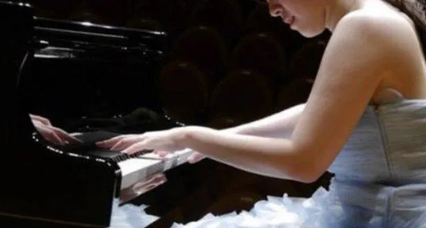 photo  yuki kondo jouera comme l’an dernier dans la salle octave-mirbeau.  &copy;  hiroshi kojima 