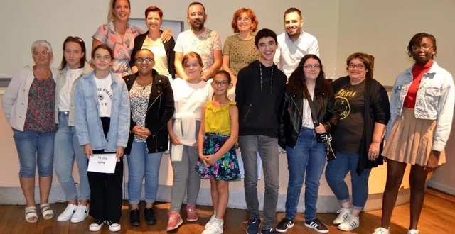 photo  la troupe au complet lors d’une des premières répétitions.  &copy;  le maine libre 