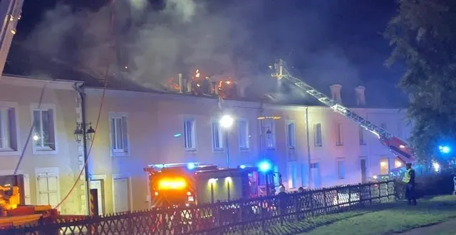photo  près de quarante pompiers sont intervenus pour éteindre l’incendie survenu dans la nuit de jeudi 26 au vendredi 27 septembre 2024, à juigné-sur-sarthe.  &copy;  dr 