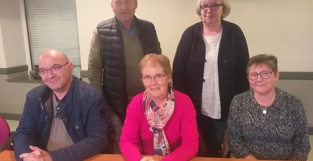 photo  debout : alain morançais et annie menou. assis : jean-philippe renaudin, béatrice ragot et odile boulidard.   &copy;  le maine libre 