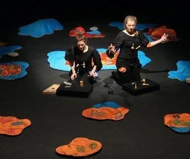 photo  la compagnie a trois branches propose un spectacle jeune public dimanche au val’rhonne.  &copy;  marie-noëlle severre 