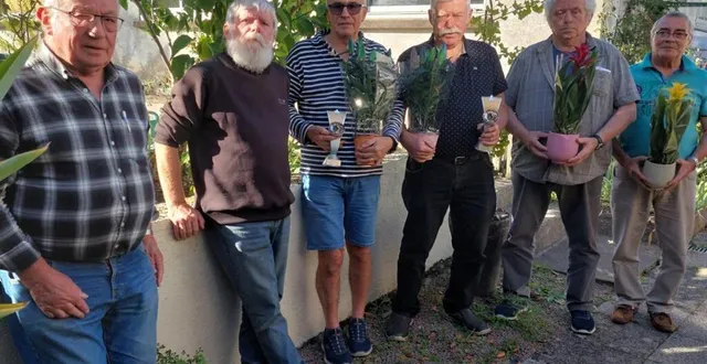 photo  les vainqueurs, entourés des finalistes et des responsables de la société et du secteur 2.  &copy;  co 