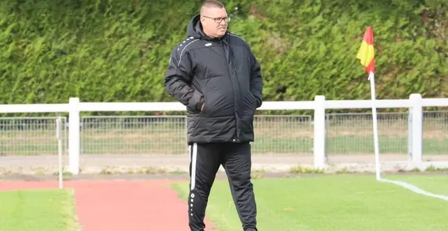 photo  nicolas lange, l'entraîneur du fc argentan.  &copy;  photo : ouest-france 