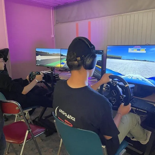 photo dans la salle baudelaire, on retrouve les passionnés de jeux vidéo et de rétro gaming.  ©  ouest-france