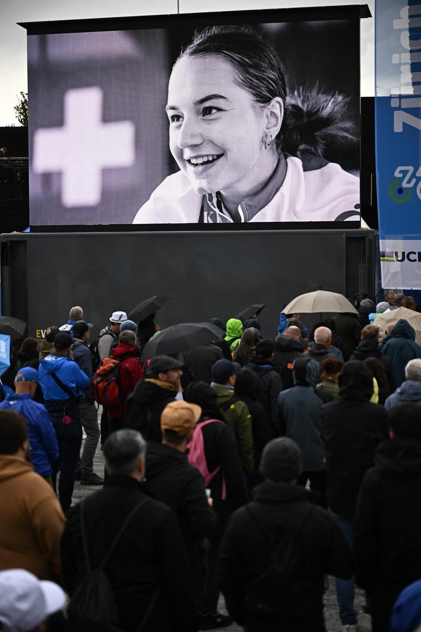 VidÉo Mondiaux De Cyclisme Le Très Bel Hommage Du Peloton Féminin Après Le Décès De Muriel