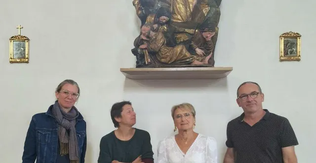 photo  agnès blossier et alexandra buvignier ont expliqué leur travail concernant la sculpture « le christ au jardin des oliviers ».  &copy;  le maine libre 