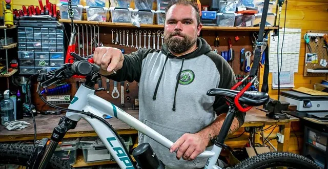 photo   l’atelier de romain est aussi pensé comme un lieu de convivialité.  &copy;  le maine libre - yvon loué 