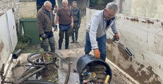 photo  cela fait deux ans que les pêcheurs de la gaule alençonnaise (orne) organisent une opération de nettoyage de la sarthe.  &copy;  ouest-france 