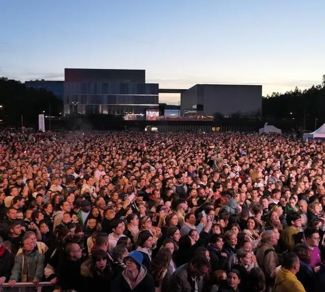 photo le  tour vibration a cette année encore été un succès avec selon les organisateurs, près de 45 000 personnes réunies sur le parking des quinconces  ©  le maine libre