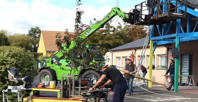photo  ils étaient plus d’une trentaine à se relayer afin de réaliser les travaux nécessaires au bon fonctionnement de l’école.  &copy;  le maine libre 