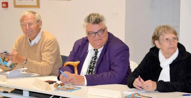 photo  de g. à dr : arnaud de panafieu de la commission finances, didier desbrosses, metteur en scène du son et lumière, et nicole pipelier en charge de l’animation.  &copy;  le maine libre 