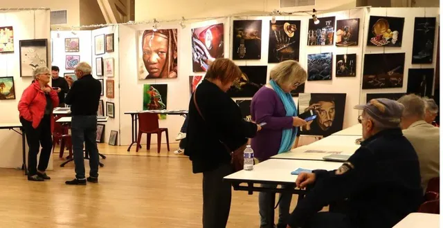 photo  le public a, s’il le souhaite, la possibilité d’échanger avec la trentaine d’artistes présents.  &copy;  le maine libre 