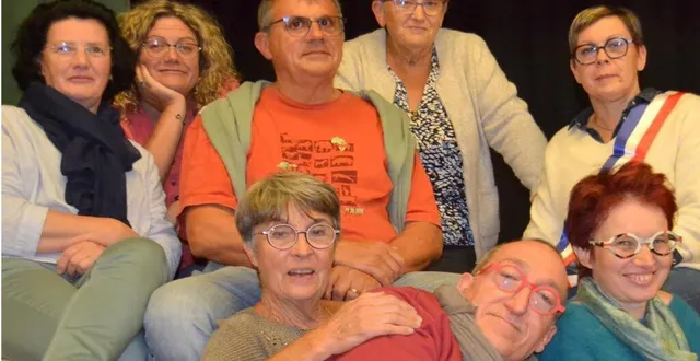 photo  les huit comédiens joueront « les sous de bruxelles ».  &copy;  le maine libre 