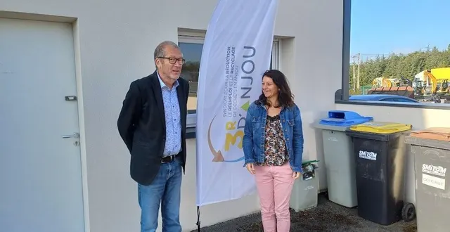 photo  marc bainvel et blandine copie devant l’antenne 3rd’anjou de beaulieu-sur-layon (maine-et-loire).  &copy;  ouest-france 