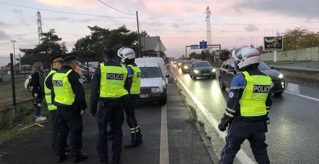 photo  police et gendarmerie ont mené une opération de contrôles routiers au petit matin, lundi 30 septembre, au niveau du parc des expositions d’angers.  &copy;  co 