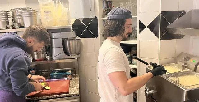 photo  william et alexandre laigo sont les nouveaux rois de la frite.  &copy;  louis emeriau/ouest-france 