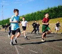 photo  les élèves de sixième du collège belle-vue se sont initiés à la pratique sportive lors de la journée nationale du sport scolaire.  &copy;  le maine libre. 