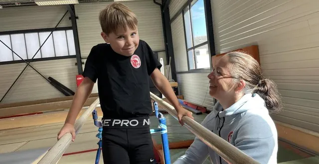 photo  samedi 28 septembre 2024, la ferté-bernard. kylian, 9 ans, suit les conseils de sa coach stérenn delafaye à la salle de gym du vsf de la ferté-bernard.  &copy;  le maine libre 