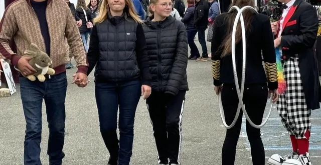 photo  de nombreux visiteurs ont arpenté les rues de la commune.   &copy;  le maine libre 