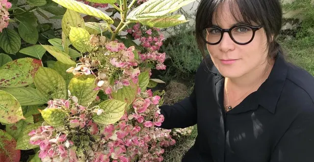 photo  anne verlac, fleuriste, dans son jardin ce lundi 16 septembre 2024.  &copy;  le maine libre 