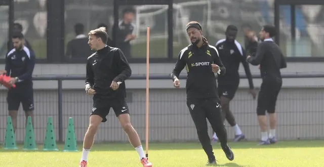 photo  adrien hunou et loïs diony.  &copy;  philippe naudin 