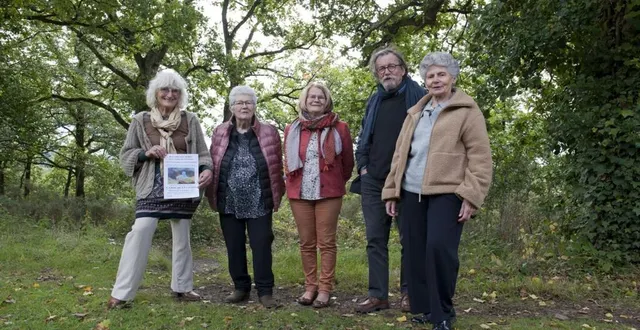 photo  mireille thiesse, maryvonne guettier-leneveu, jacqueline coudière, jacki leclanché et martine decreuze, écrivains en suisse normande, animeront la balade de leurs lectures.  &copy;  mc chantrait photo presse eesn 