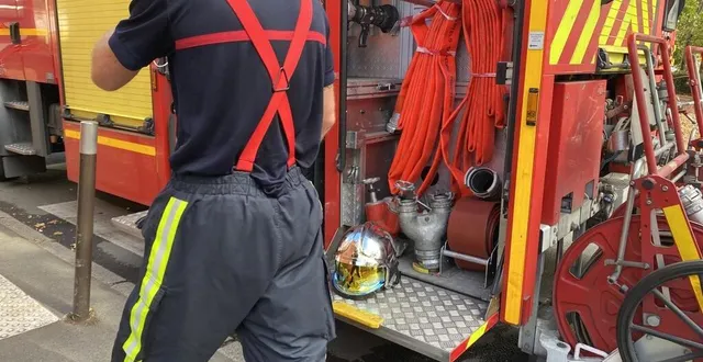 photo  quinze pompiers sarthois sont intervenus dans la matinée de ce mercredi 2 octobre 2024 pour éteindre un feu d’habitation à ballon-saint-mars, au nord du mans.  &copy;  archives ouest-france 