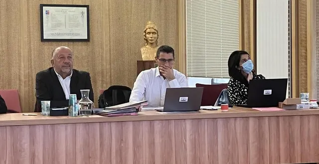 photo  thierry gallard, président du syndicat d’eau de l’anjou, christophe tripet, directeur général, et valérie bertin, directrice financière, lors de la présentation du rapport d’activité 2023.  &copy;  ouest-france. 