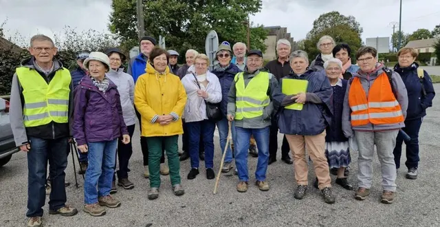 photo  une randonnée de 6 km à la découverte des particularités et anecdotes de la commune était proposée samedi.  &copy;  ouest-france 
