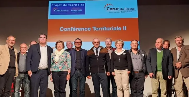 photo  les douze maires ont animé la conférence territoriale en présence d’olivier bitz.  &copy;  ouest-france 
