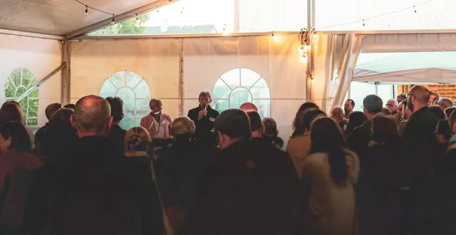 photo  jeudi 26 septembre, les acteurs économiques verrois ont répondu à l’invitation des fondateurs de la société abmi, menuisiers et ébénistes depuis seize ans.  &copy;  ouest-france 