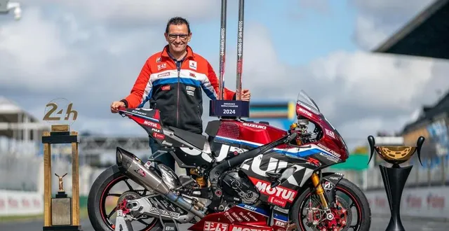 photo  damien saulnier, le patron du sert, pose fièrement devant les trophées acquis en 2024.  &copy;  arnaud despelchain 